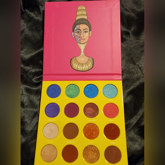 THE MASQUERADE MINI EYESHADOW  PALETTE by Juvias Place - Picture 8 of 8